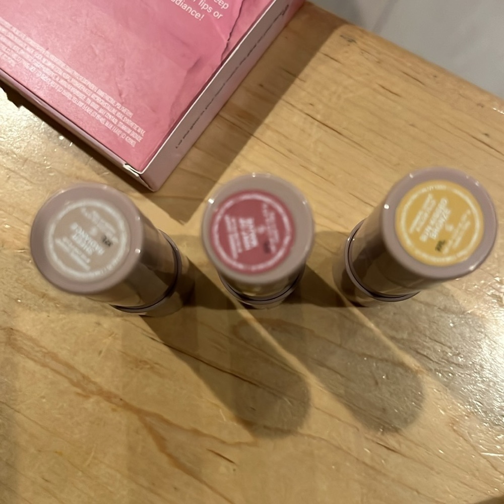 Mally XO. Shimmer, Shape & Glow Plus Face Defining Trio. - Picture 3 of 6